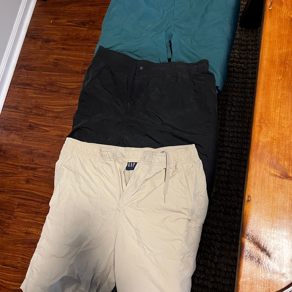 Men’s GAP Nylon Shorts in Small 3 pairs Green Black Cream